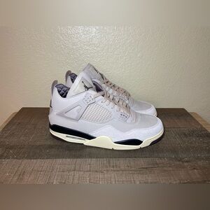 Air Jordan 4 Retro x A Ma Maniére Shoes.
- Size 13.5 Women / 12 Men.
